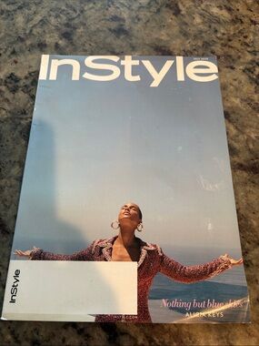 Neutrogena Sky Blue InStyle Magazine Cover